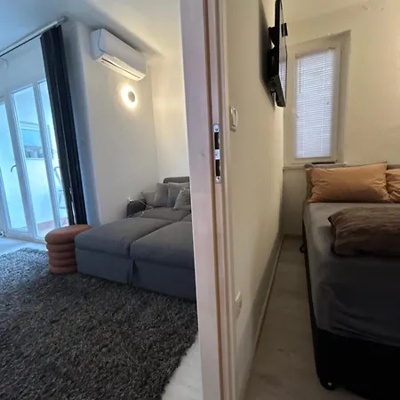 Avantgarde Apartment *