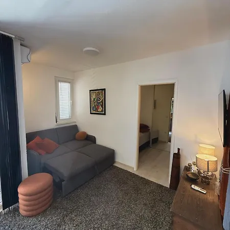Avantgarde Apartment *